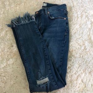 Ankle-frayed jeans